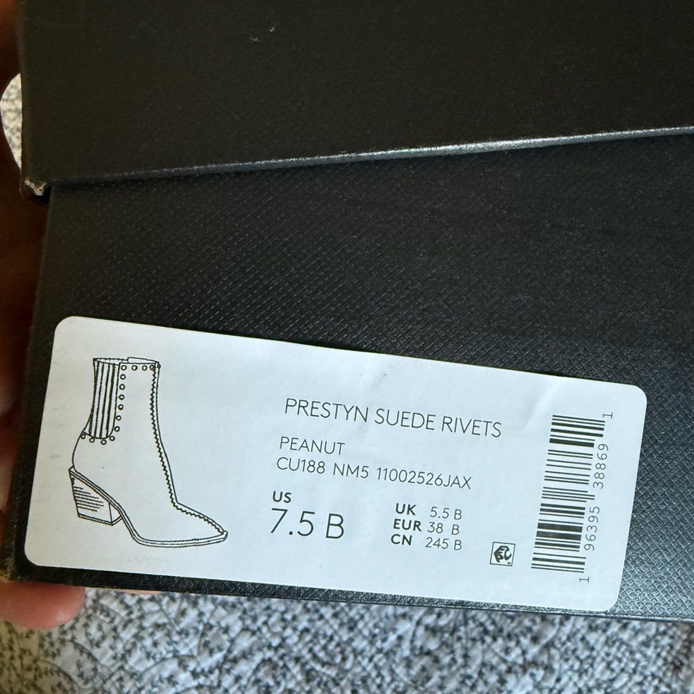 Prestyn Bootie with Rivets - Picture 6 of 7